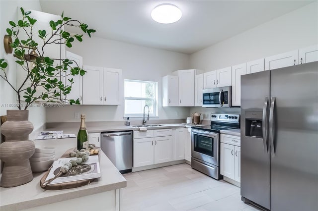 2 of 52 - 703 Salamanca Ct, Sebring, FL