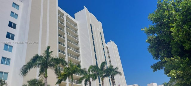 1 of 36 - 18100 N Bay Rd Ph7, Sunny Isles Beach, FL