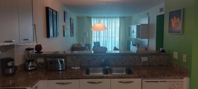 5 of 36 - 18100 N Bay Rd Ph7, Sunny Isles Beach, FL