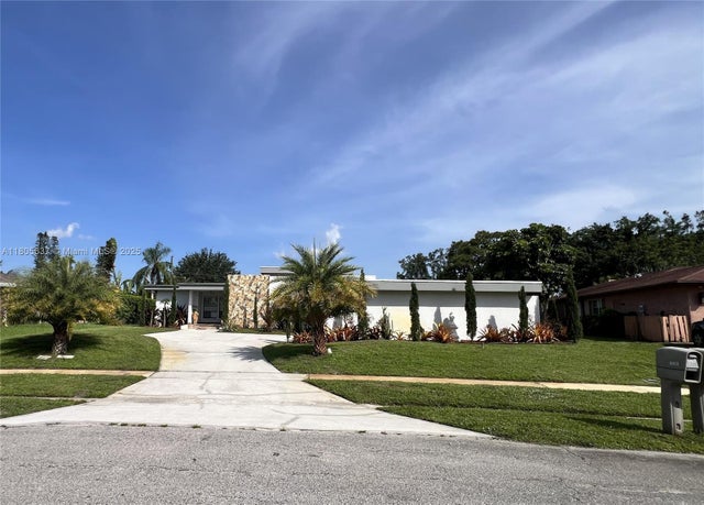 1 of 62 - 3210 E Medinah Cir E, Lake Worth, FL