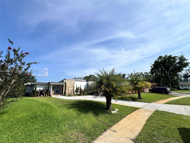 2 of 62 - 3210 E Medinah Cir E, Lake Worth, FL