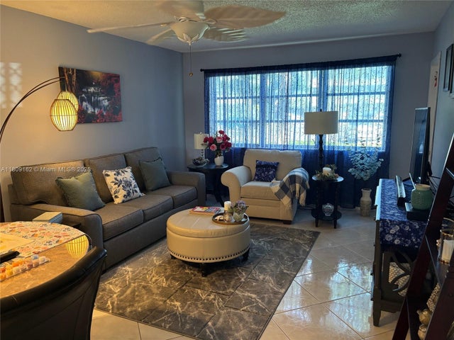 1 of 9 - 2223 Park Ln 102, Hollywood, FL
