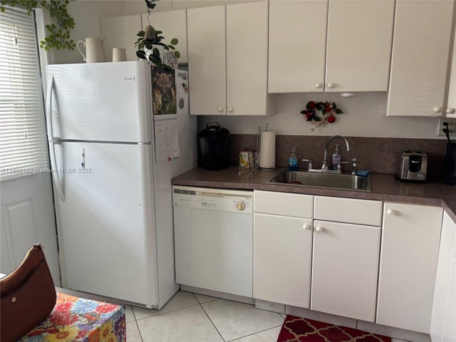 5 of 9 - 2223 Park Ln 102, Hollywood, FL