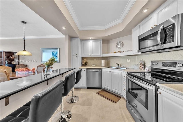 3 of 44 - 3111 N Ocean Dr 904, Hollywood, FL