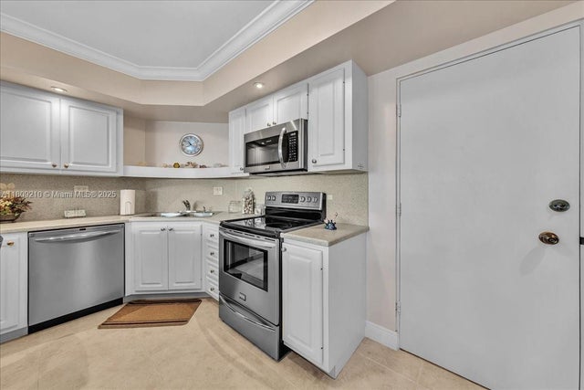 4 of 44 - 3111 N Ocean Dr 904, Hollywood, FL