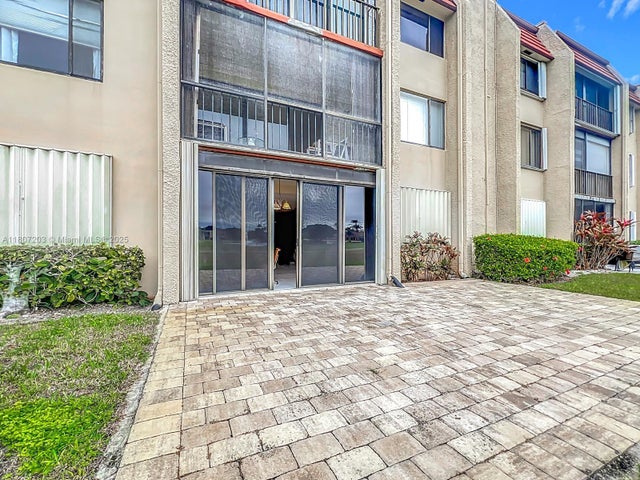 3 of 20 - 4545 Luxemburg Ct 103, Lake Worth, FL
