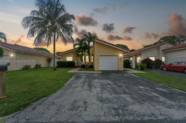 1 of 27 - 10813 Sw 158th Ln, Miami, FL