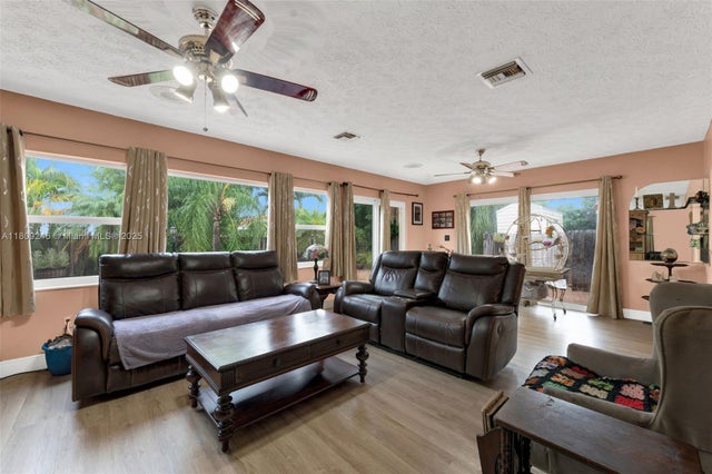 4 of 27 - 10813 Sw 158th Ln, Miami, FL