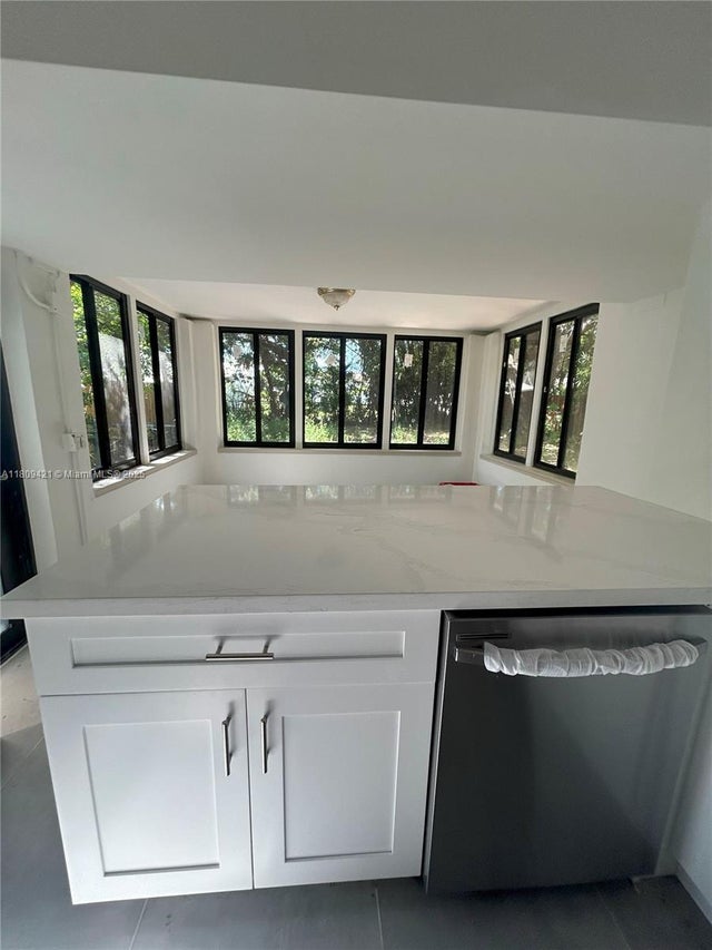 2 of 19 - 421 Sw 11th St, Fort Lauderdale, FL