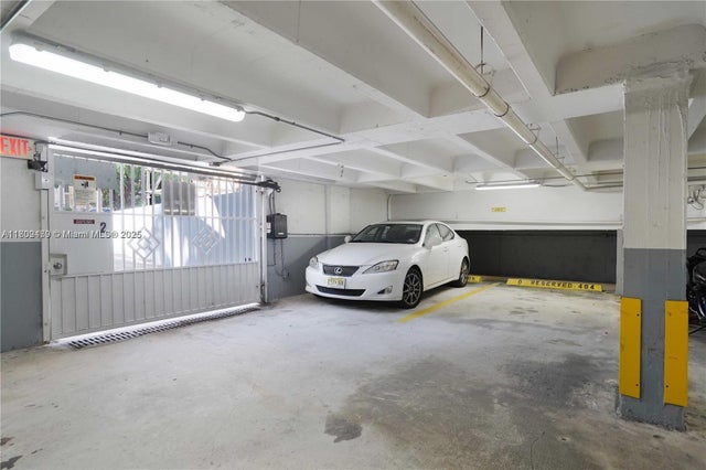 3 of 7 - 245 18th St 305, Miami Beach, FL