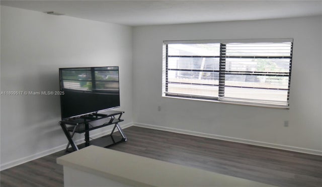4 of 30 - 1930 Nw 55th St, Miami, FL