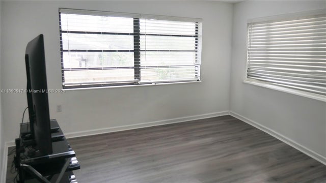 5 of 30 - 1930 Nw 55th St, Miami, FL