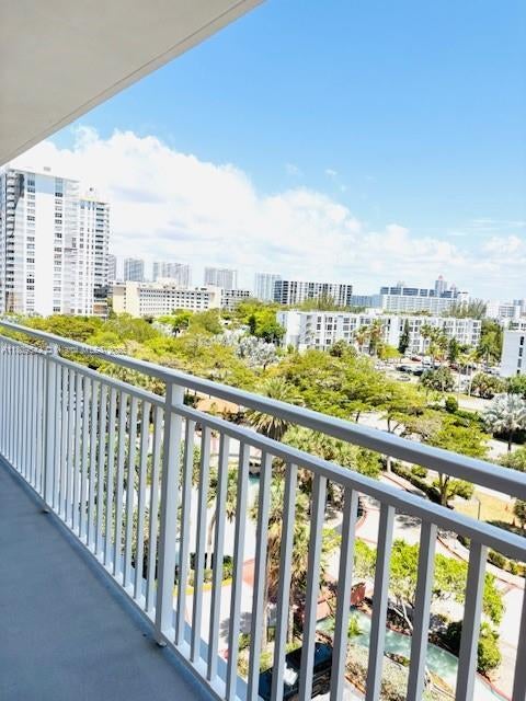 4 of 25 - 210 174th St 818, Sunny Isles Beach, FL