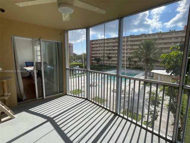 3 of 29 - 1770 Ne 191st St 316-1, Miami, FL