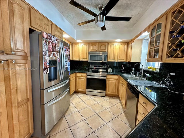 2 of 10 - 21000 Ne 26th Ave, Miami, FL