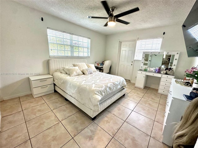 3 of 10 - 21000 Ne 26th Ave, Miami, FL