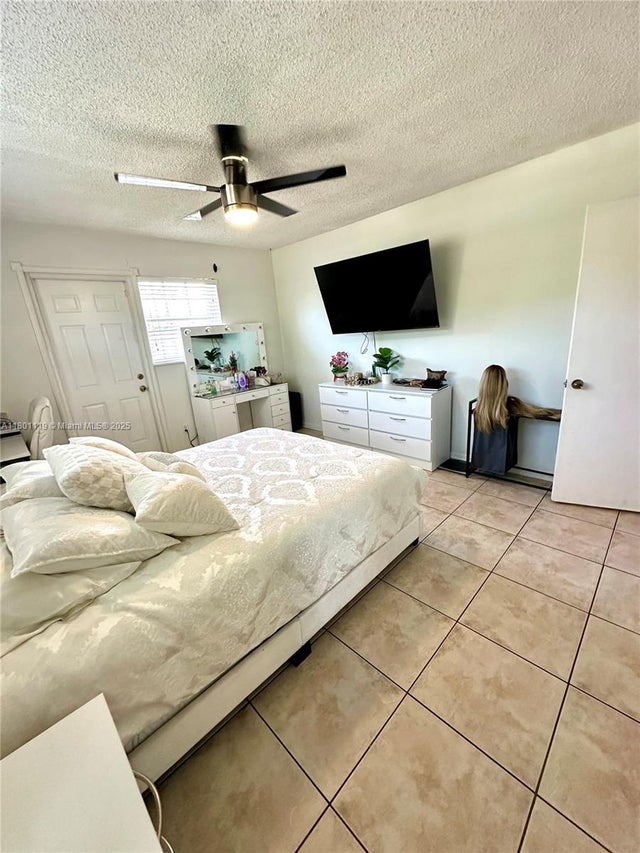 4 of 10 - 21000 Ne 26th Ave, Miami, FL