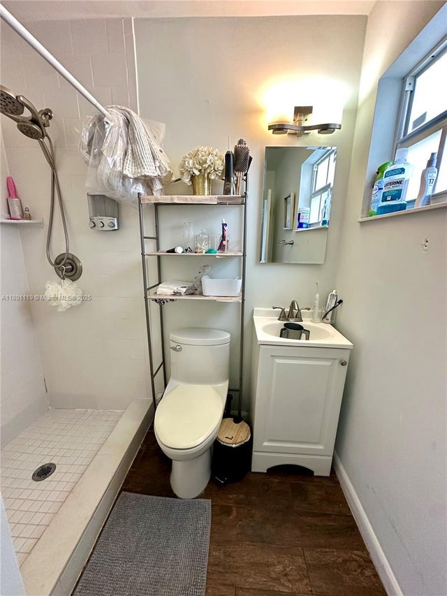 5 of 10 - 21000 Ne 26th Ave, Miami, FL