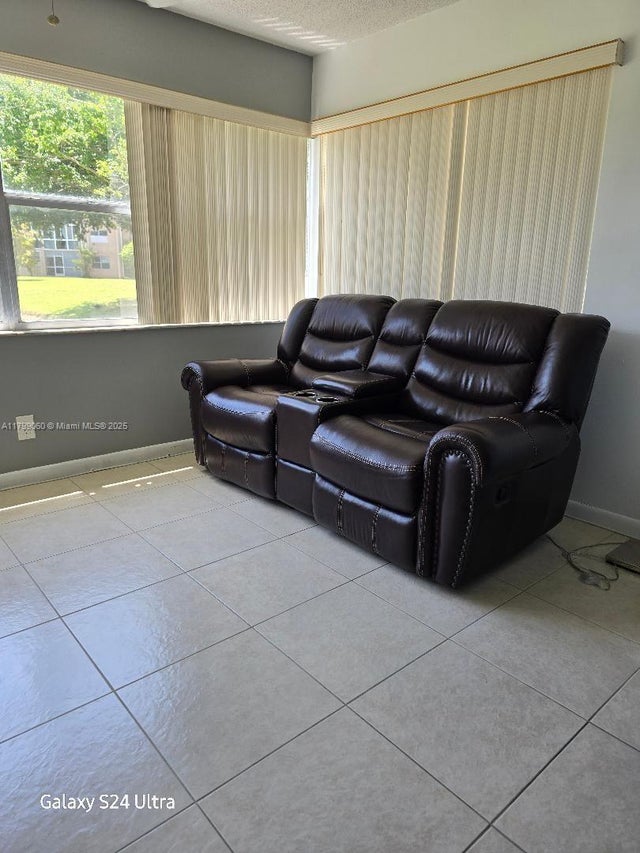 3 of 8 - 9800 Sunrise Lakes Blvd 104, Sunrise, FL