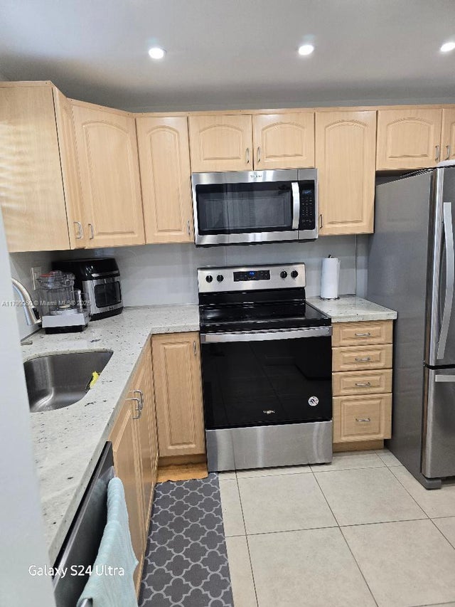 5 of 8 - 9800 Sunrise Lakes Blvd 104, Sunrise, FL