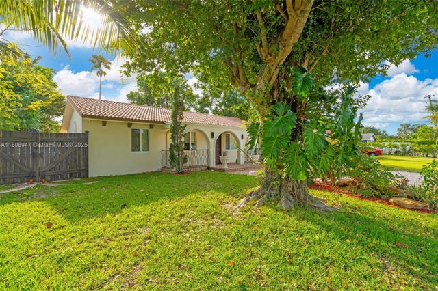 4 of 32 - 641 Sw 50th Ave, Margate, FL
