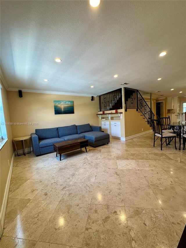 1 of 23 - 2200 Monroe St 33, Hollywood, FL