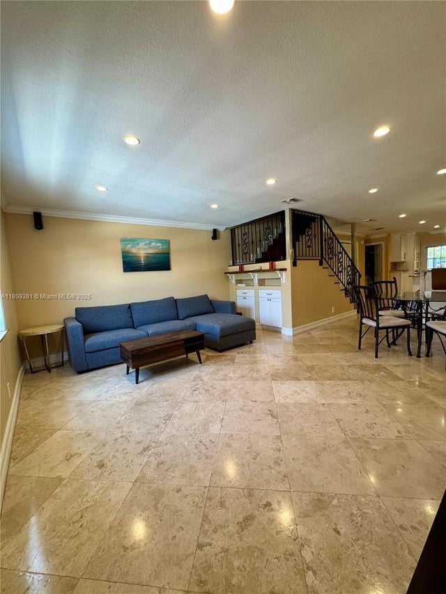 4 of 23 - 2200 Monroe St 33, Hollywood, FL