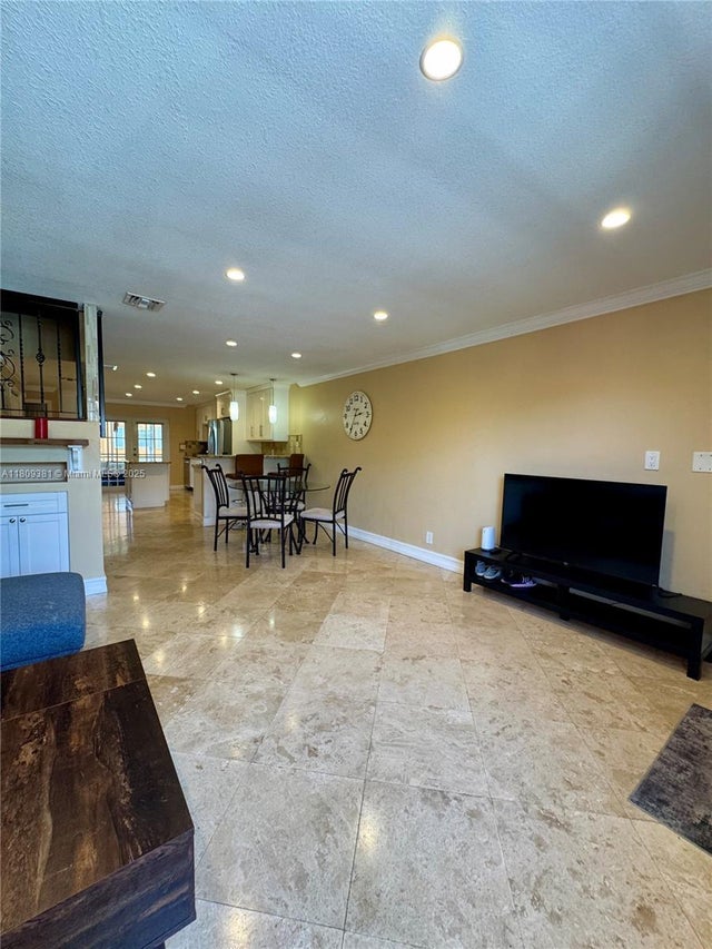 5 of 23 - 2200 Monroe St 33, Hollywood, FL