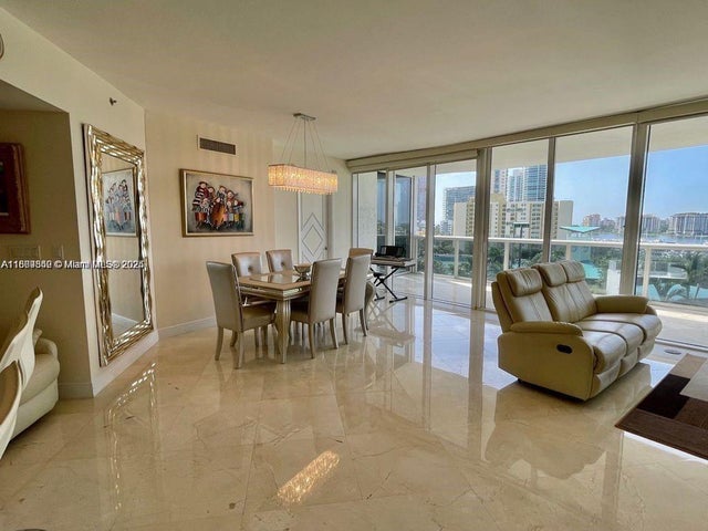 3 of 8 - 400 Alton Rd 808, Miami Beach, FL