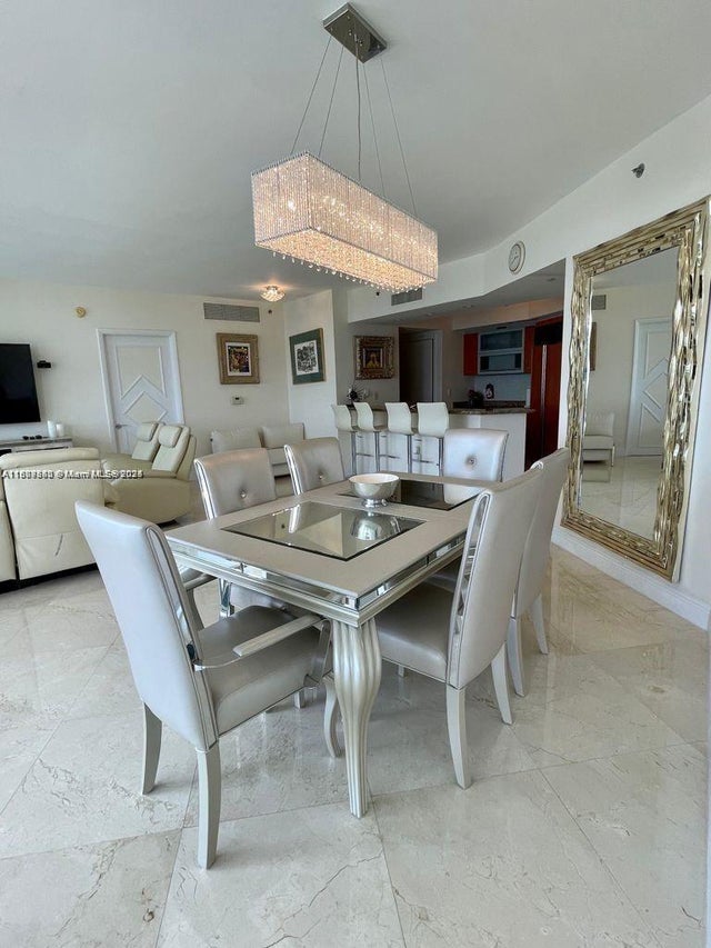 4 of 8 - 400 Alton Rd 808, Miami Beach, FL