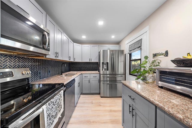 5 of 20 - 3401 N Country Club Dr 105, Aventura, FL