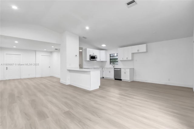2 of 14 - 235 Sw 3rd Ct, Deerfield Beach, FL