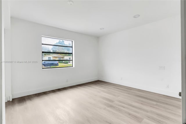 4 of 14 - 235 Sw 3rd Ct, Deerfield Beach, FL