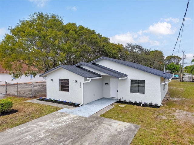 5 of 14 - 235 Sw 3rd Ct, Deerfield Beach, FL