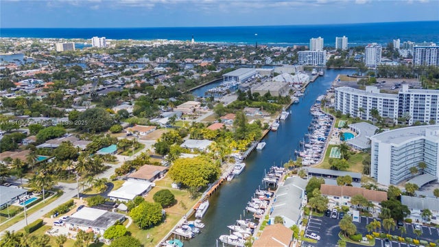 1 of 3 - 2740 Ne 16th St, Pompano Beach, FL
