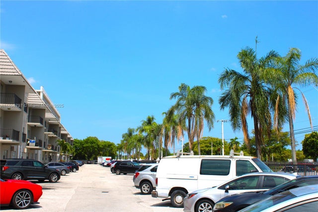 3 of 47 - 5100 Sw 41st St 214, Pembroke Park, FL