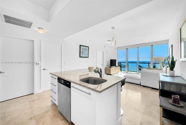 2 of 22 - 888 Biscayne Blvd 3702, Miami, FL