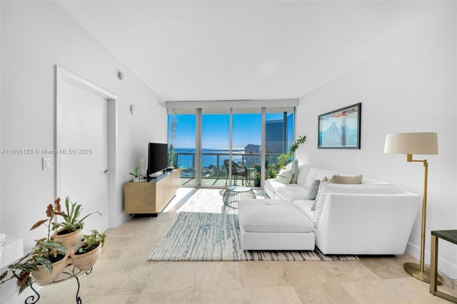 5 of 22 - 888 Biscayne Blvd 3702, Miami, FL