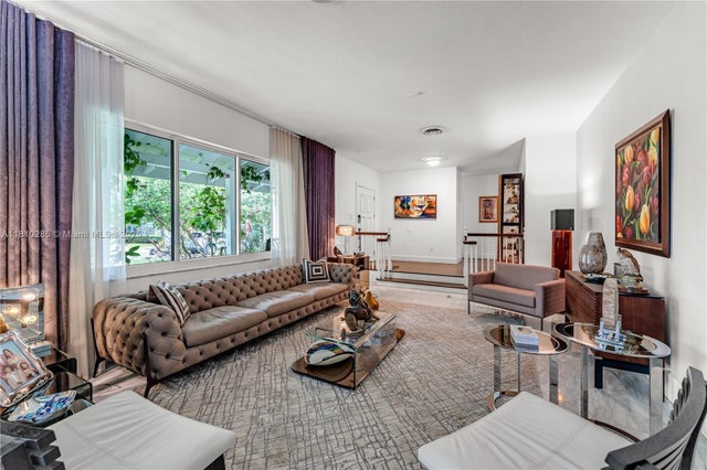 2 of 26 - 259 E Shore Dr E, Miami, FL