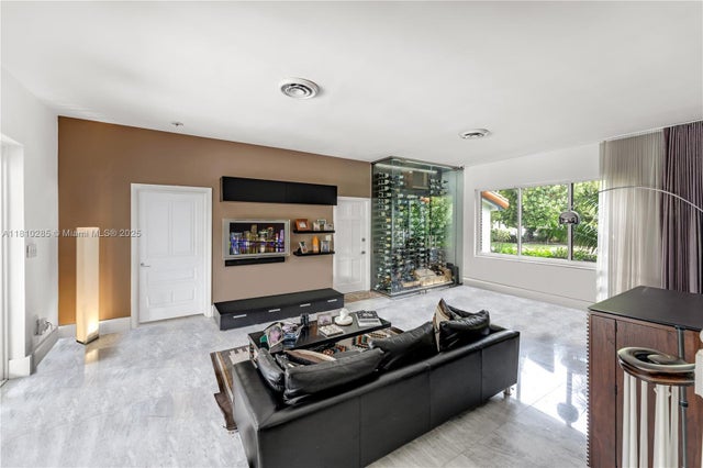 3 of 26 - 259 E Shore Dr E, Miami, FL