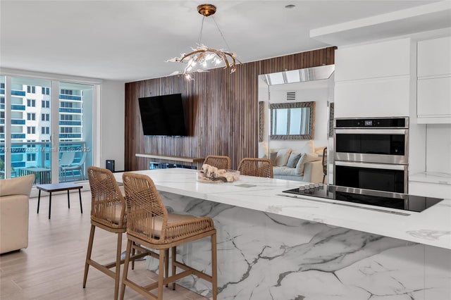 2 of 35 - 2301 Collins Ave 1019, Miami Beach, FL