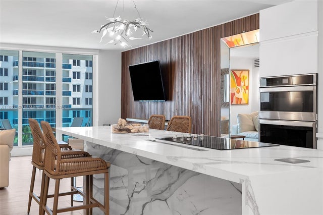 4 of 35 - 2301 Collins Ave 1019, Miami Beach, FL