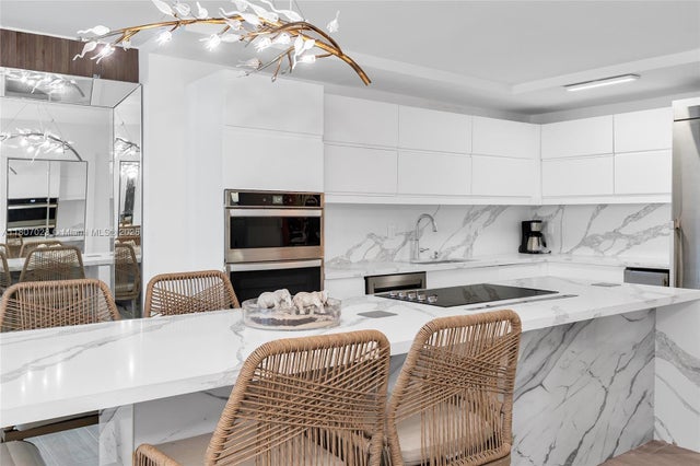 5 of 35 - 2301 Collins Ave 1019, Miami Beach, FL