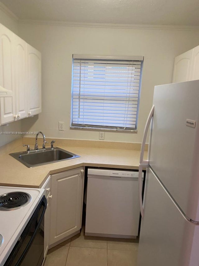 5 of 25 - 1975 Ne 135th St 2d, North Miami, FL