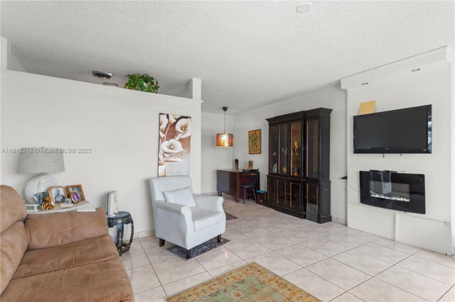 5 of 15 - 815 Sw 10th Ter 20v, Hallandale Beach, FL