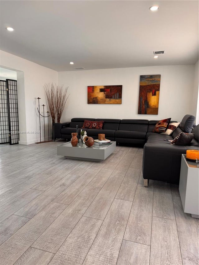 3 of 77 - 501 Sw 18th St, Pompano Beach, FL