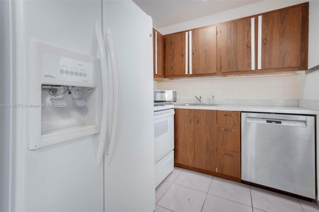 3 of 28 - 210 172nd St 438, Sunny Isles Beach, FL