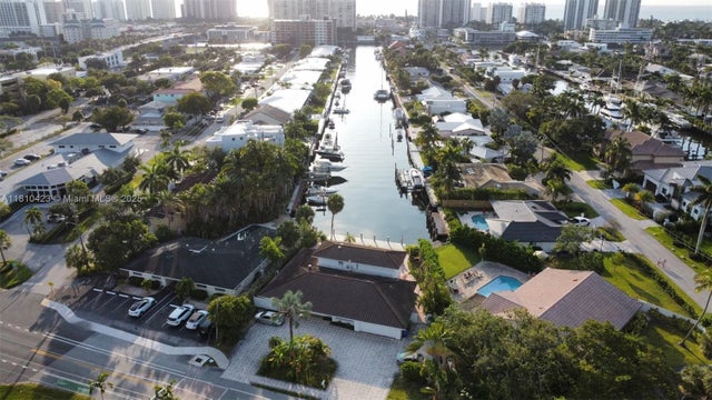 2 of 34 - 2908 Bayview Dr, Fort Lauderdale, FL
