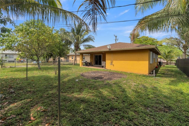 5 of 28 - 12912 Ne 7th Ave, North Miami, FL