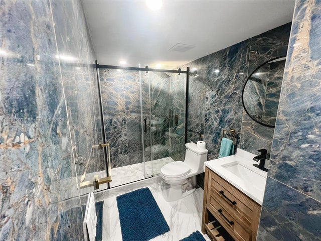 5 of 16 - 3725 S Ocean Dr 425, Hollywood, FL
